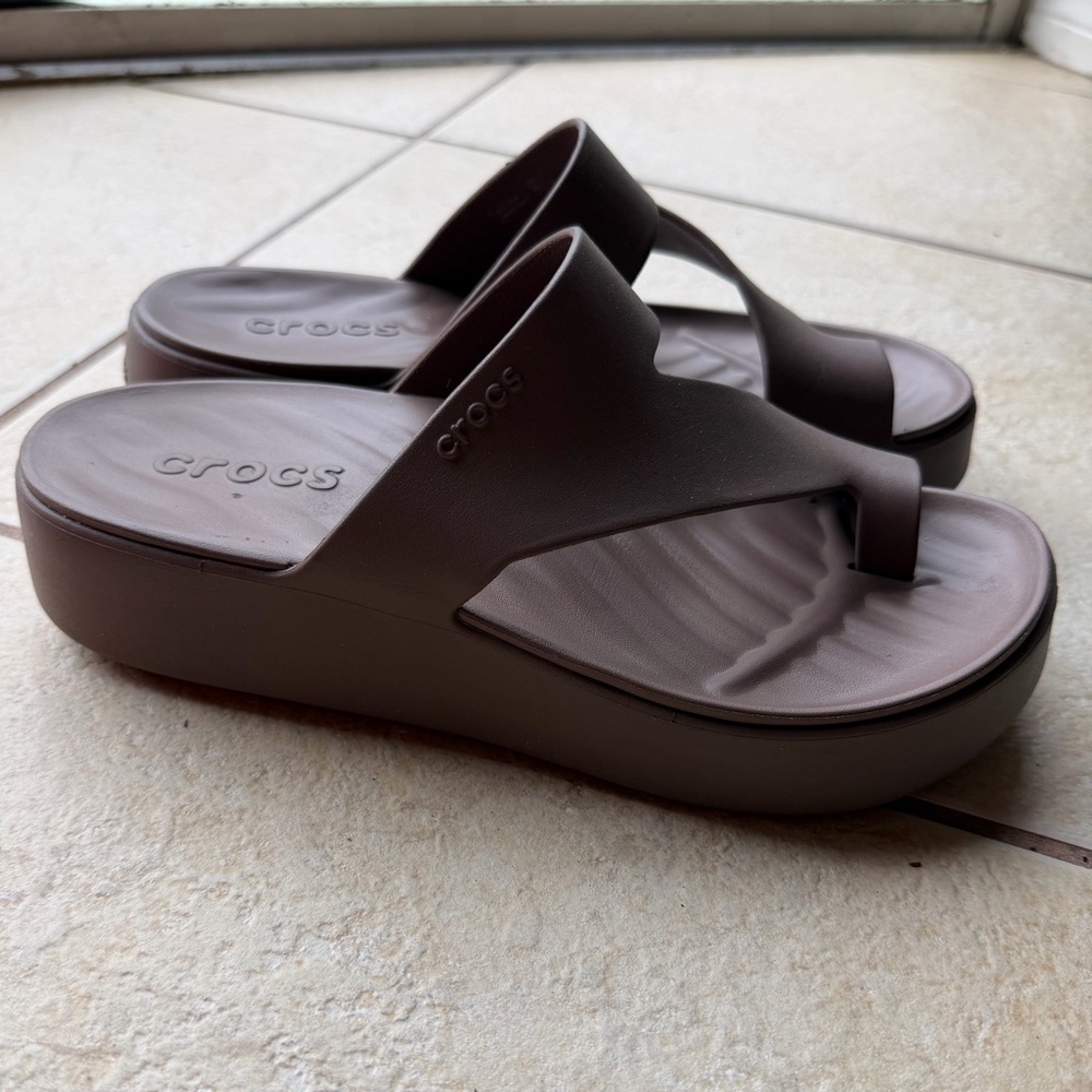 Crocs Getaway Platform Toe Loop in Truffle- Women… - image 7